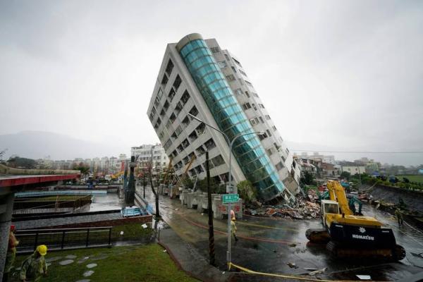 男人梦见地震楼房倒塌